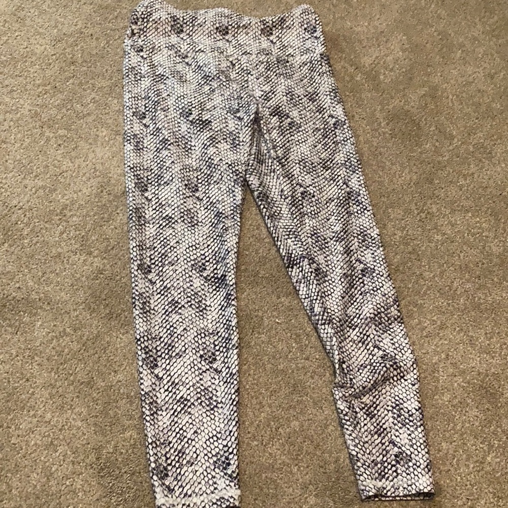 Cheetah print leggings size medium, balance collection